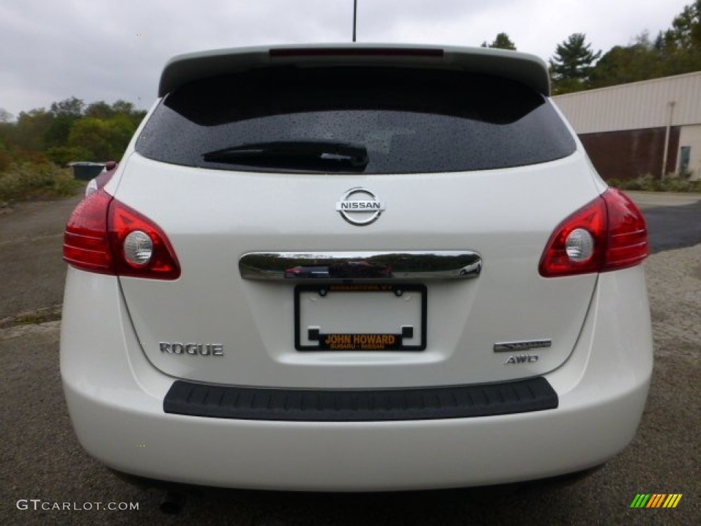 2013 Rogue S Special Edition AWD - Pearl White / Black photo #4