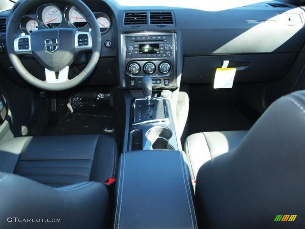 2013 Challenger SXT Plus - Pitch Black / Dark Slate Gray photo #5