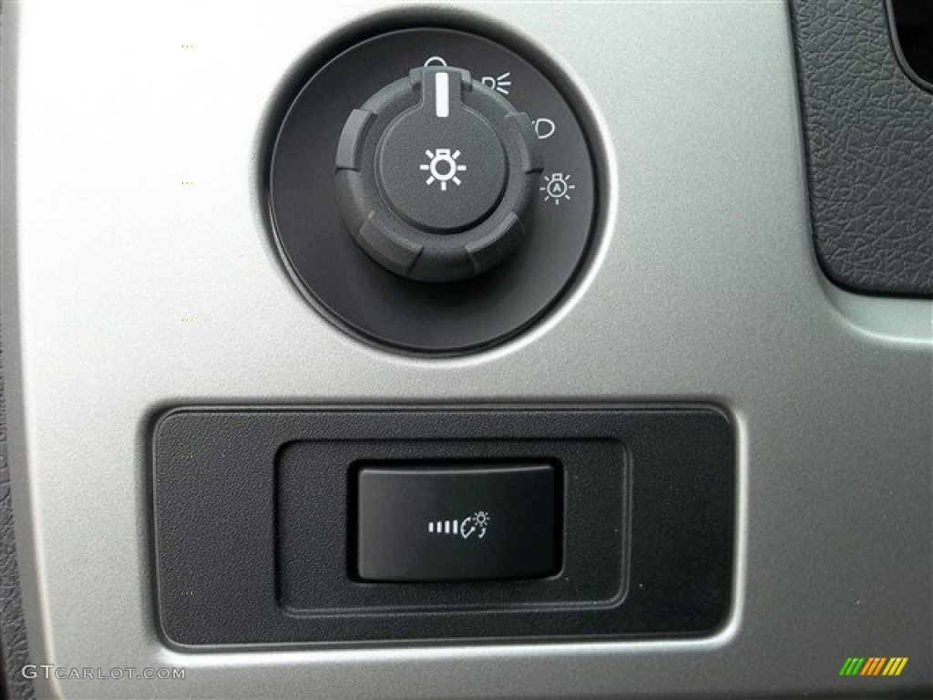 2013 Ford F150 SVT Raptor SuperCrew 4x4 Controls Photo #71990454