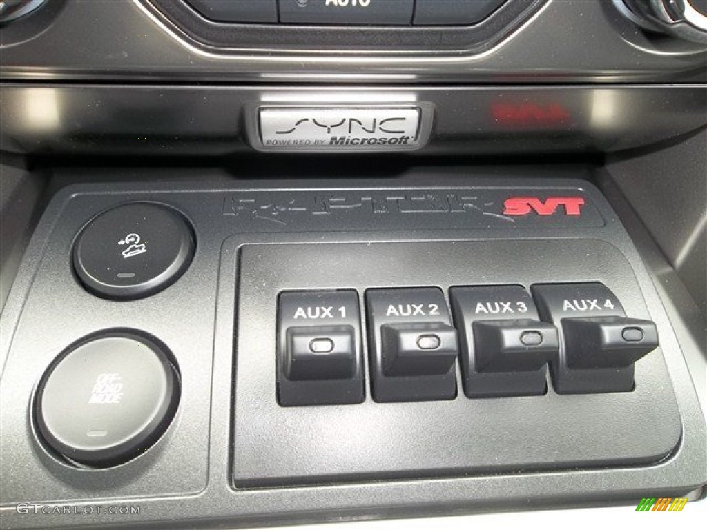 2013 Ford F150 SVT Raptor SuperCrew 4x4 Controls Photo #71991286