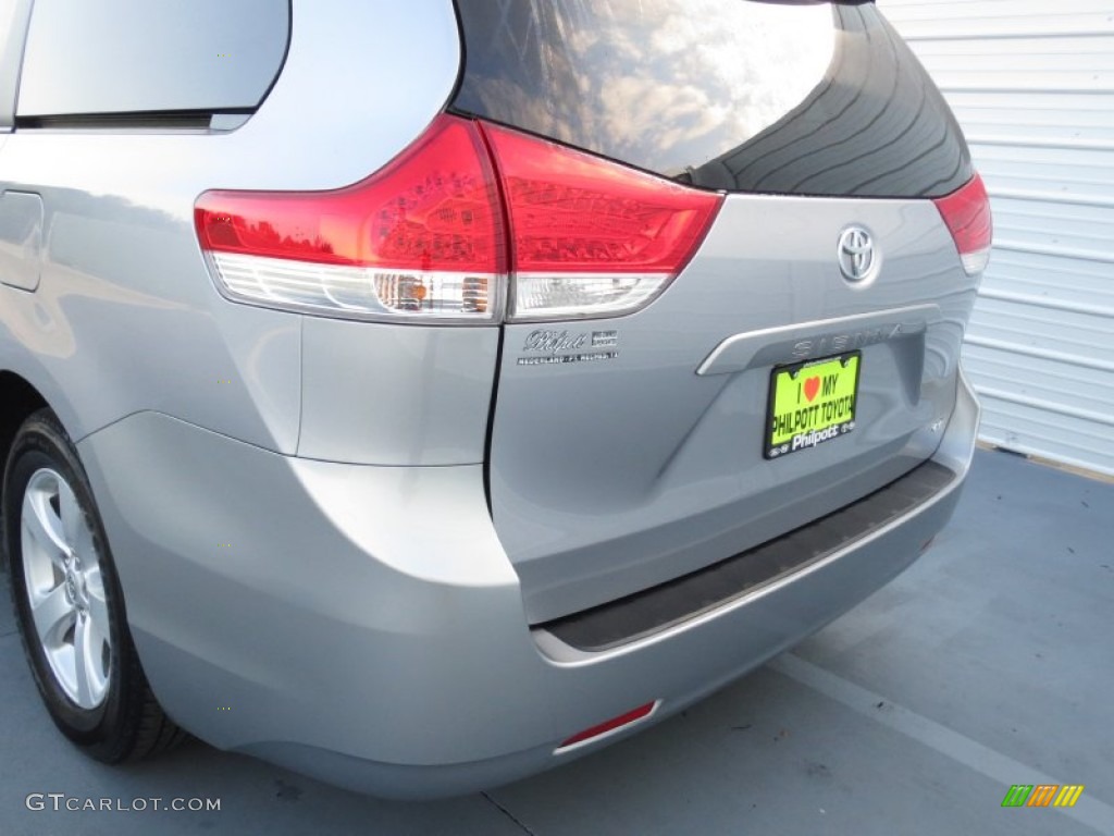 2012 Sienna LE - Silver Sky Metallic / Light Gray photo #20