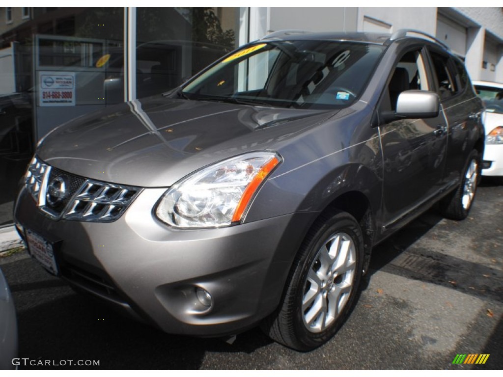 Platinum Graphite Nissan Rogue