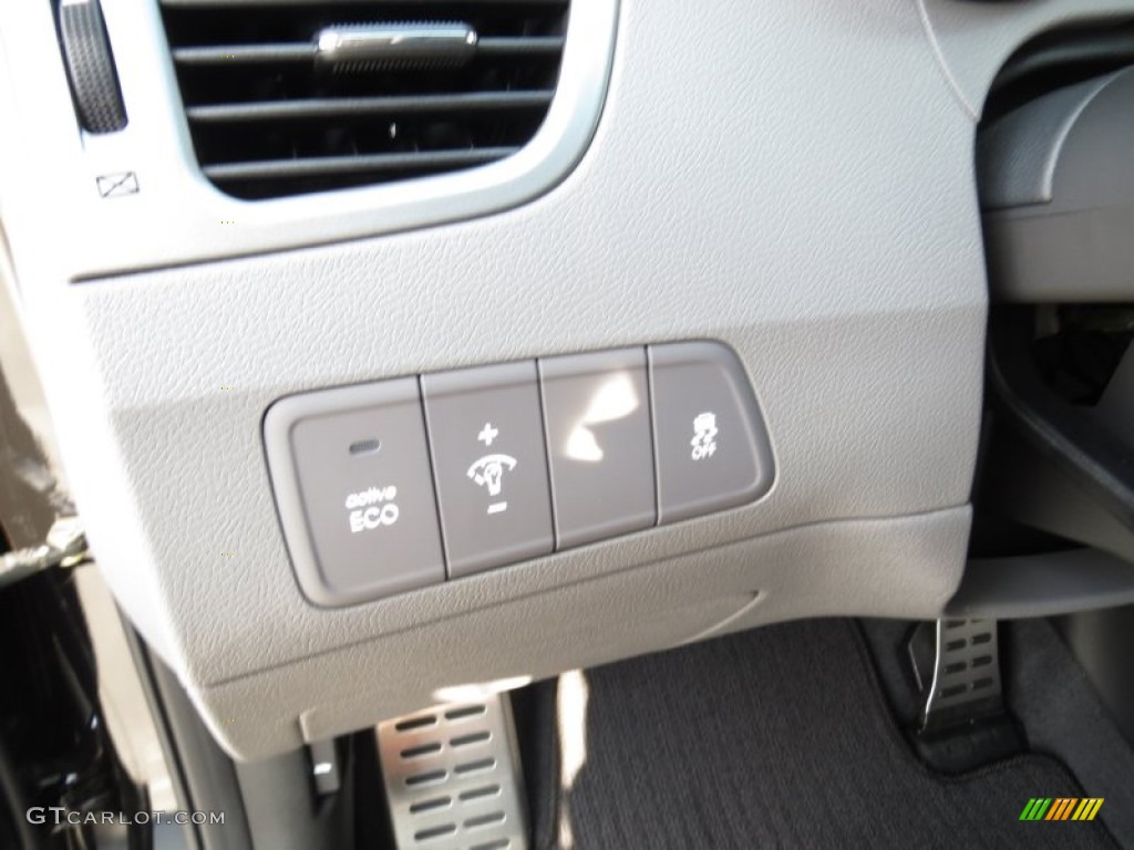 2013 Hyundai Elantra Coupe SE Controls Photo #72002446