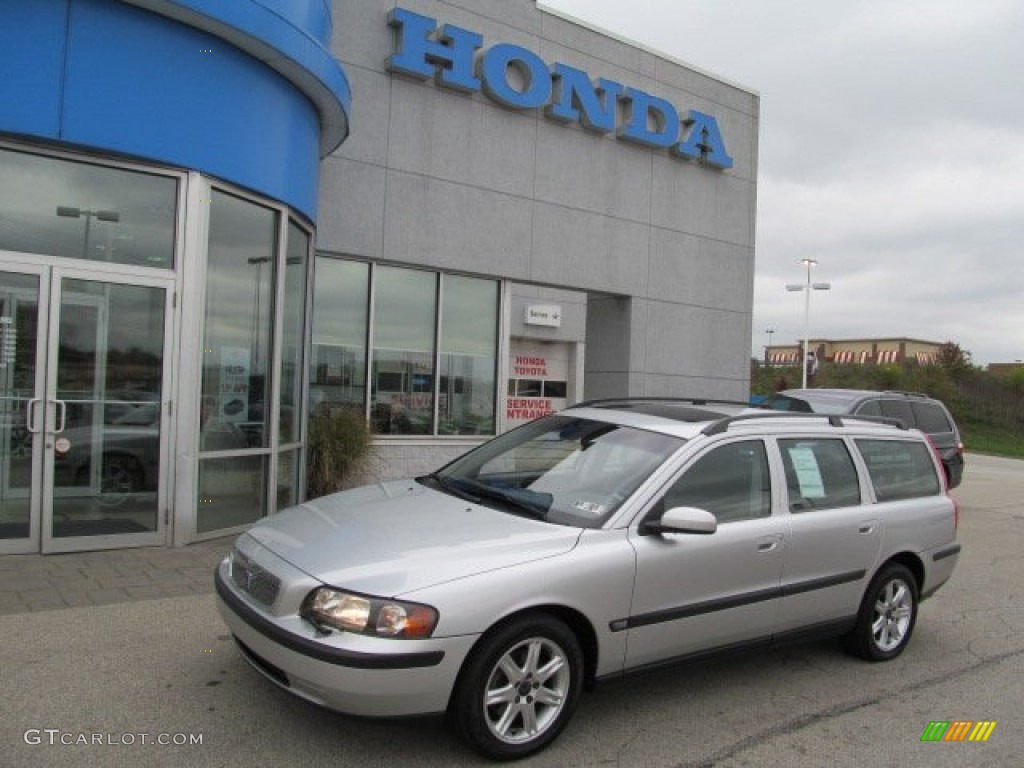2004 V70 2.5T - Silver Metallic / Graphite photo #1