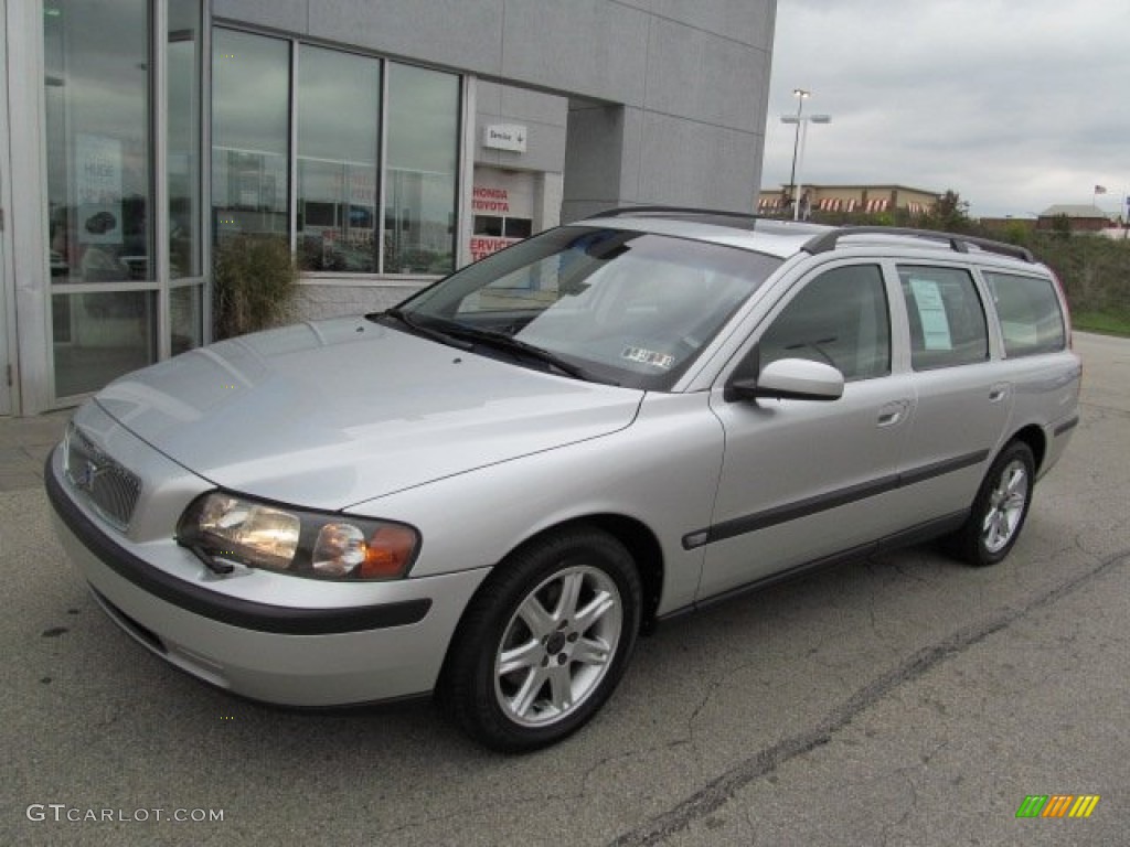 2004 V70 2.5T - Silver Metallic / Graphite photo #2