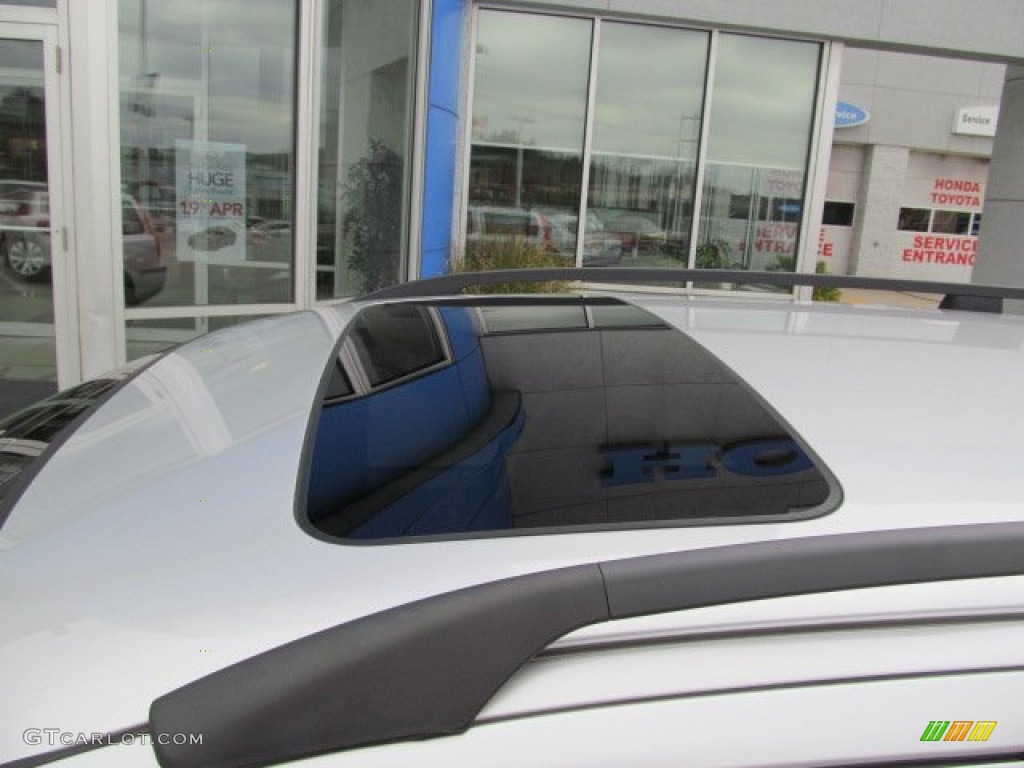 2004 V70 2.5T - Silver Metallic / Graphite photo #3