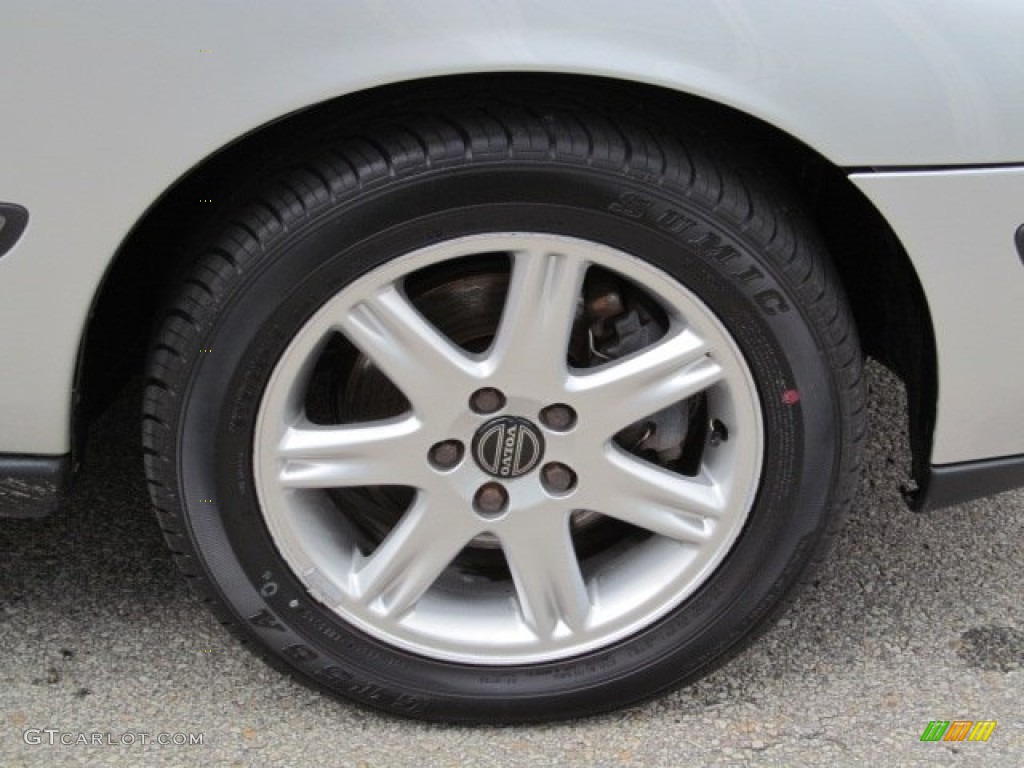 2004 V70 2.5T - Silver Metallic / Graphite photo #8