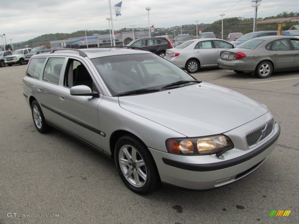 2004 V70 2.5T - Silver Metallic / Graphite photo #9