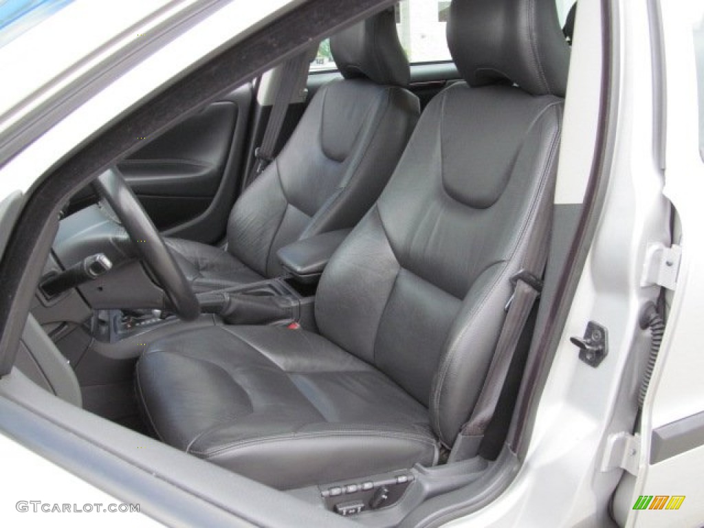 2004 V70 2.5T - Silver Metallic / Graphite photo #12