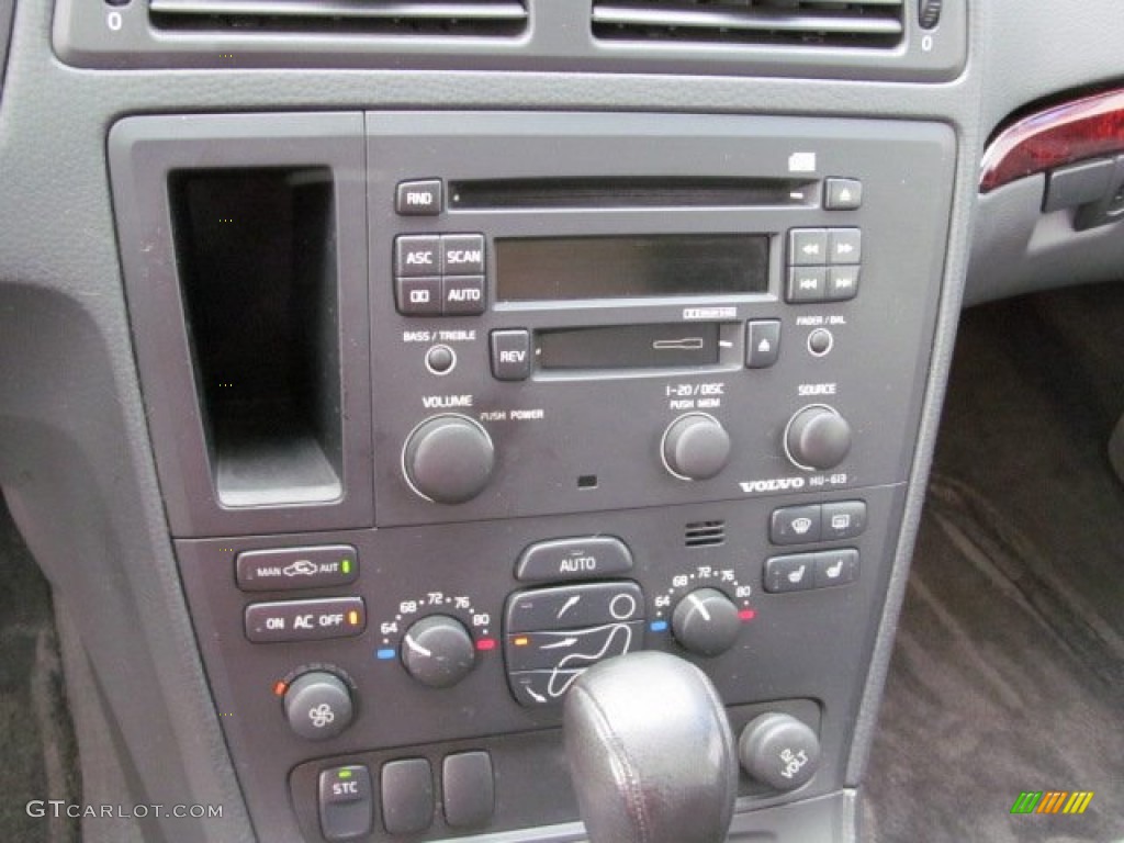 2004 V70 2.5T - Silver Metallic / Graphite photo #14