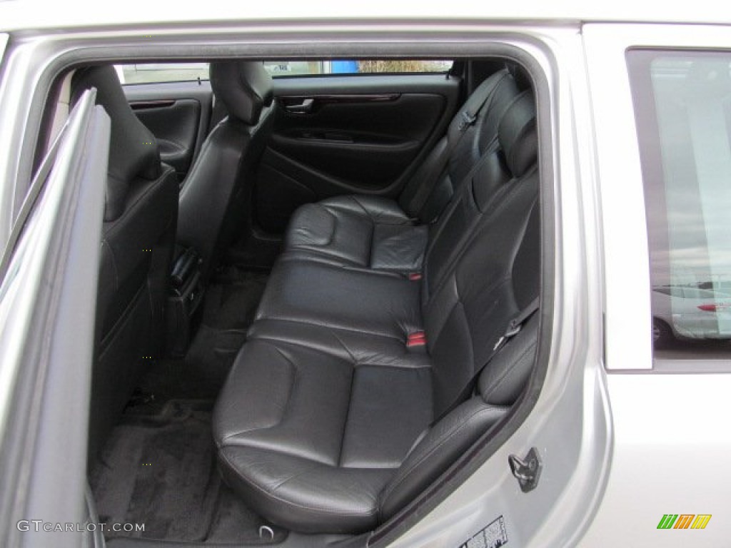2004 V70 2.5T - Silver Metallic / Graphite photo #16