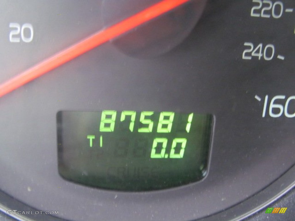 2004 V70 2.5T - Silver Metallic / Graphite photo #20