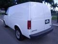 2004 Summit White GMC Safari   photo #8