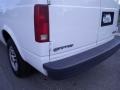 2004 Summit White GMC Safari   photo #9