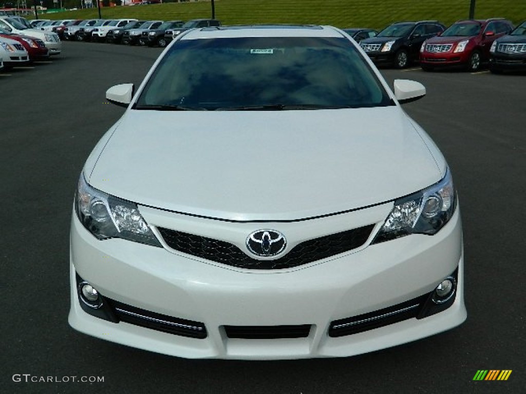 2012 Camry SE - Super White / Black/Ash photo #8