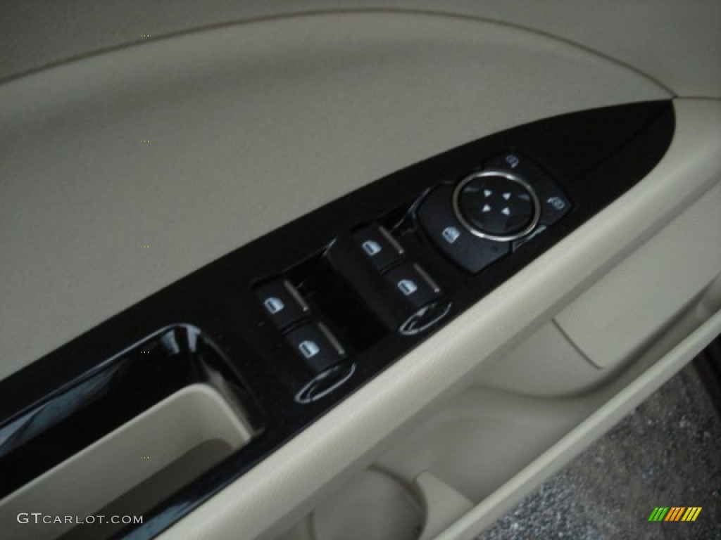 2013 Ford Fusion SE Controls Photo #72013879