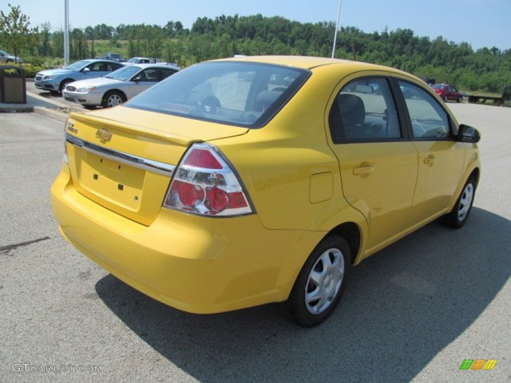 2010 Aveo LT Sedan - Summer Yellow / Charcoal photo #9
