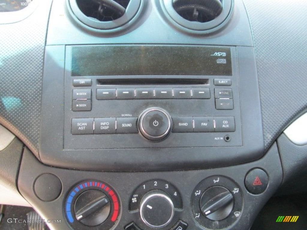 2010 Aveo LT Sedan - Summer Yellow / Charcoal photo #14