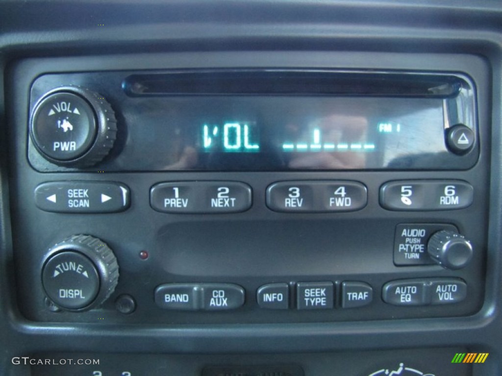 2004 Chevrolet Silverado 1500 LS Extended Cab 4x4 Audio System Photos