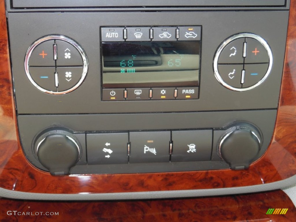 2009 Chevrolet Avalanche LTZ Controls Photo #72028249