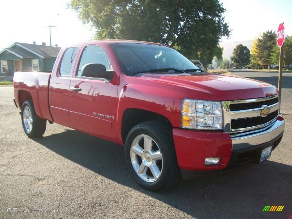 2008 Silverado 1500 LT Extended Cab 4x4 - Victory Red / Ebony photo #1