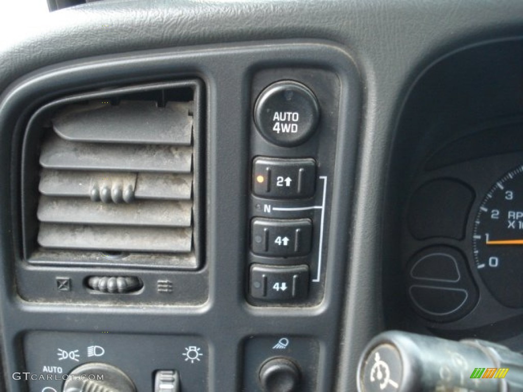 2004 Chevrolet Silverado 1500 Extended Cab 4x4 Controls Photo #72029142