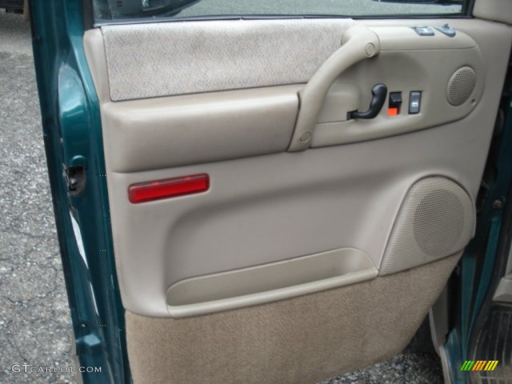 1999 Safari SLE AWD - Forest Green Metallic / Neutral photo #10