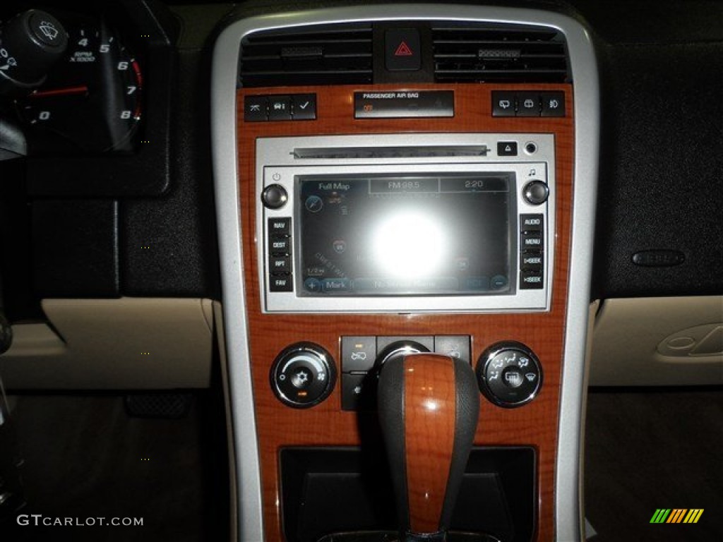 2009 Chevrolet Equinox LTZ Controls Photos