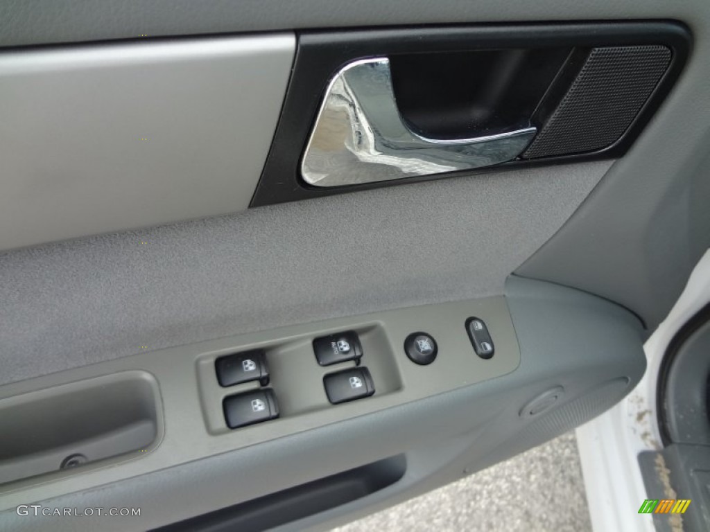 2008 Forenza  - Absolute White / Grey photo #18