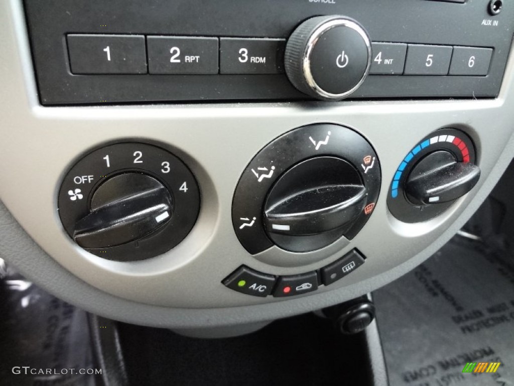 2008 Forenza  - Absolute White / Grey photo #22