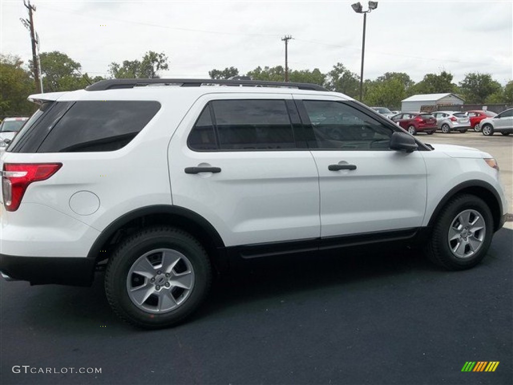 2013 Explorer FWD - Oxford White / Medium Light Stone photo #9