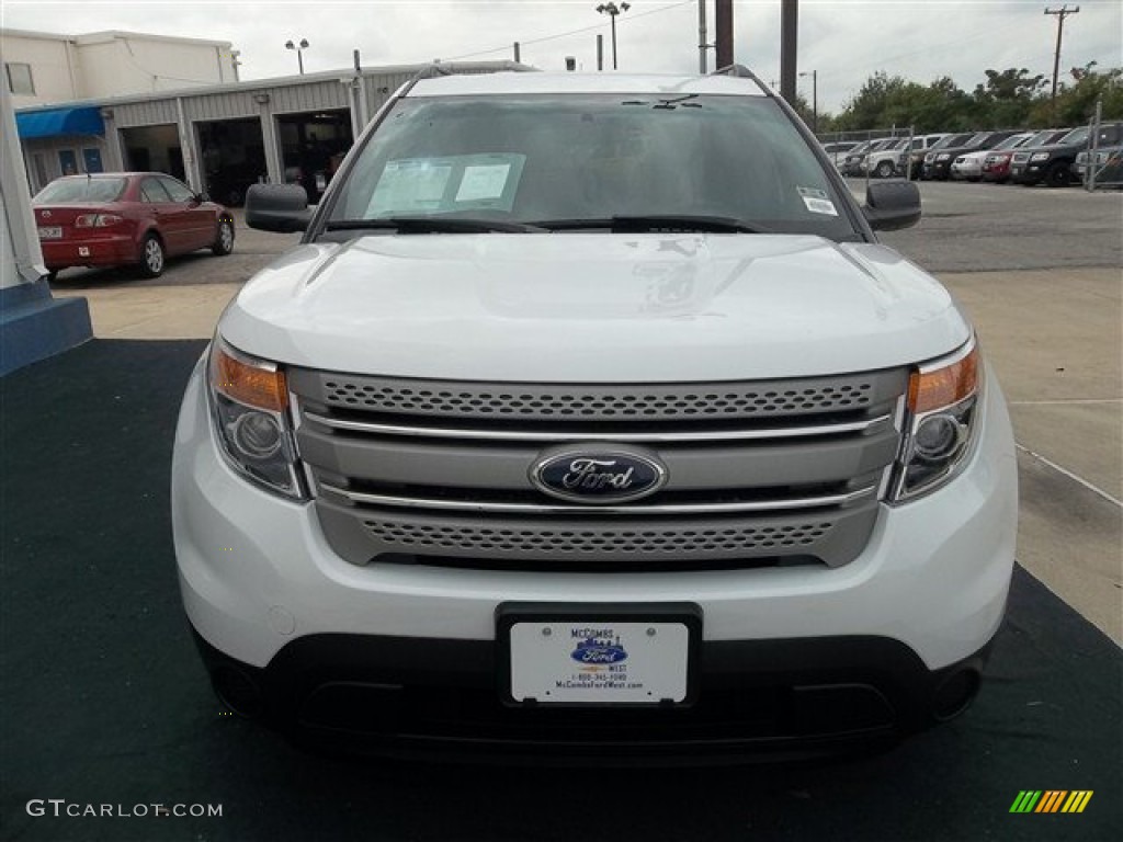 2013 Explorer FWD - Oxford White / Medium Light Stone photo #15