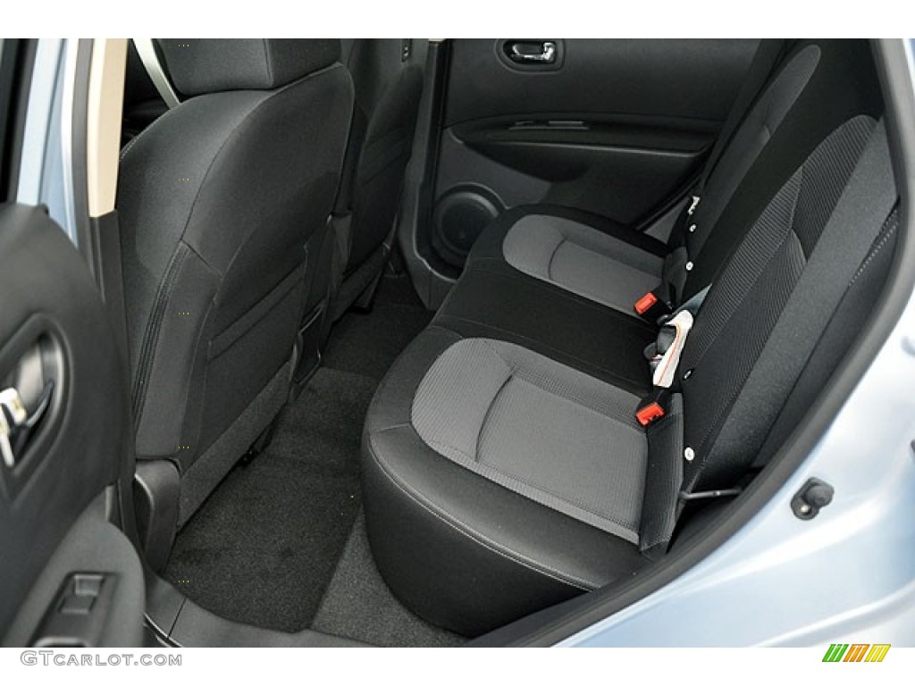 2013 Nissan Rogue SV Rear Seat Photos