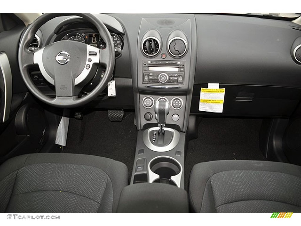 2013 Nissan Rogue S AWD Dashboard Photos