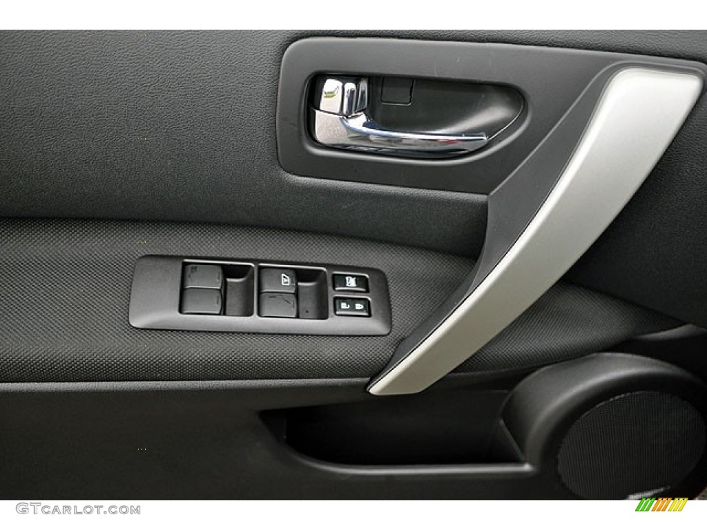 2013 Nissan Rogue S AWD Controls Photo #72042901