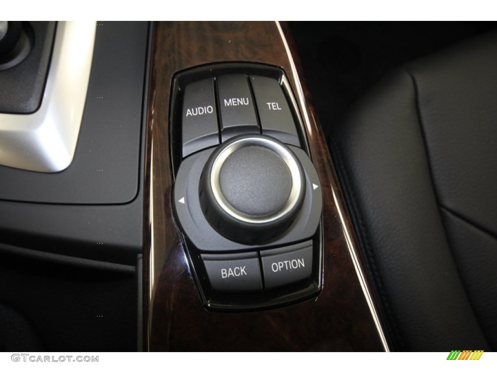 2013 BMW 3 Series 328i Sedan Controls Photo #72043123