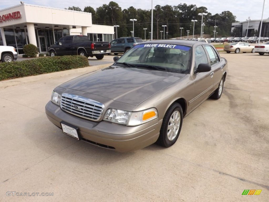 2006 Crown Victoria LX - Arizona Beige Metallic / Light Camel photo #1