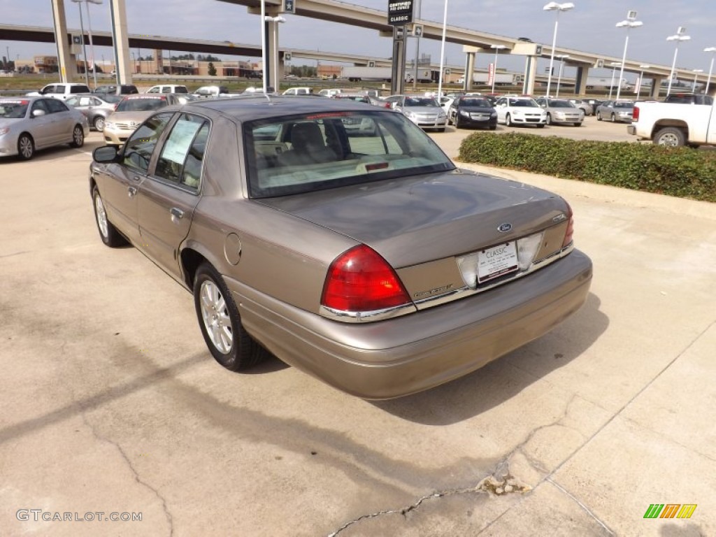 2006 Crown Victoria LX - Arizona Beige Metallic / Light Camel photo #3