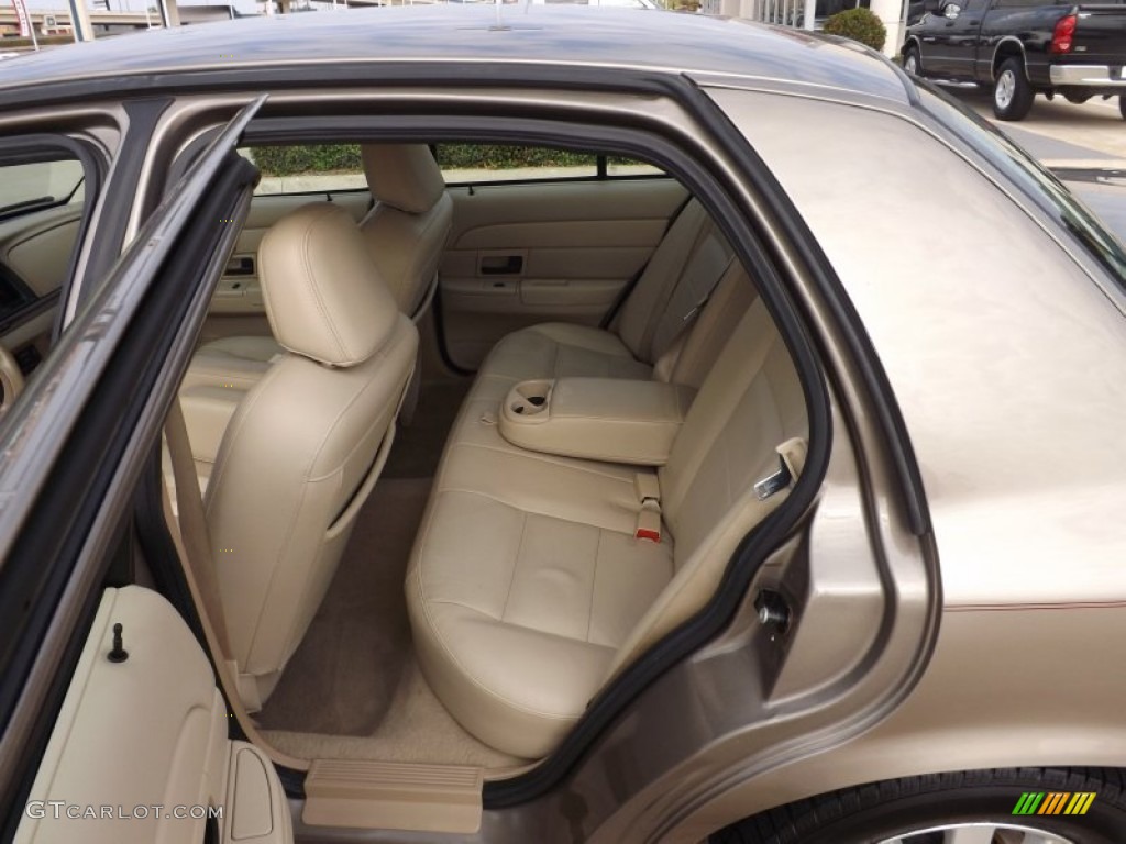 2006 Crown Victoria LX - Arizona Beige Metallic / Light Camel photo #13