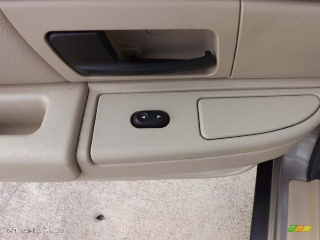 2006 Crown Victoria LX - Arizona Beige Metallic / Light Camel photo #17