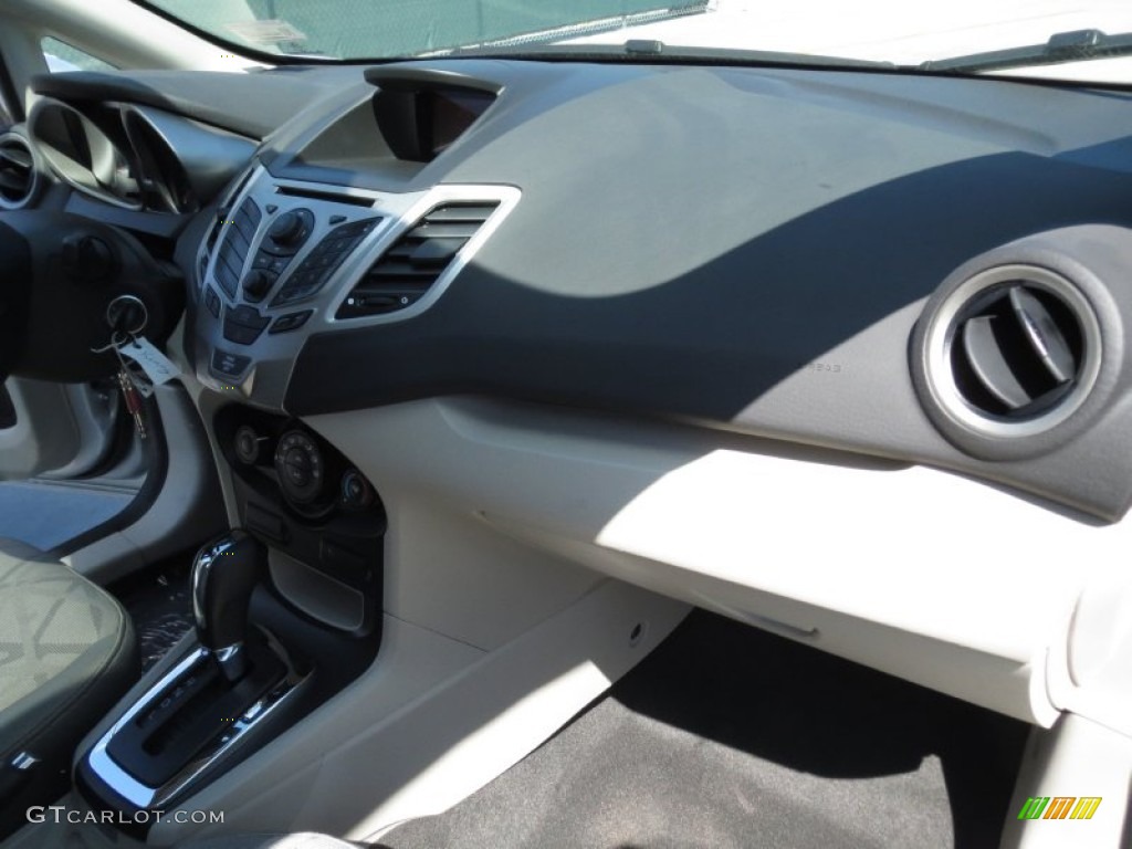 2013 Fiesta SE Hatchback - Ingot Silver / Charcoal Black/Light Stone photo #17