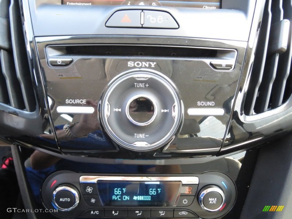 2013 Ford Focus Electric Hatchback Controls Photo #72062548