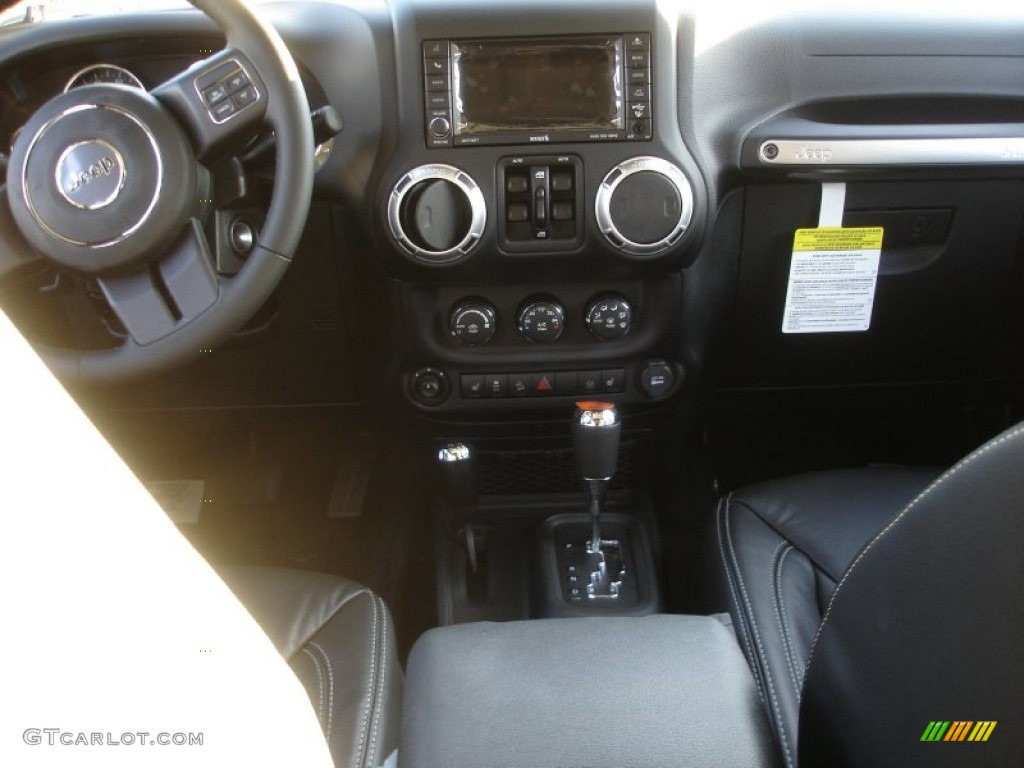 2013 Jeep Wrangler Unlimited Rubicon 4x4 Controls Photo #72062809