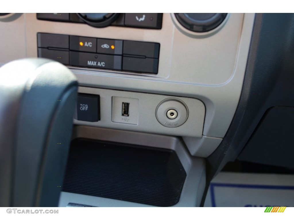 2011 Escape XLT V6 - Tuxedo Black Metallic / Charcoal Black photo #29