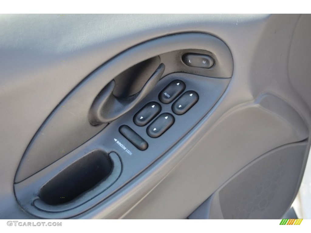 1999 Ford Taurus SE Controls Photo #72066277