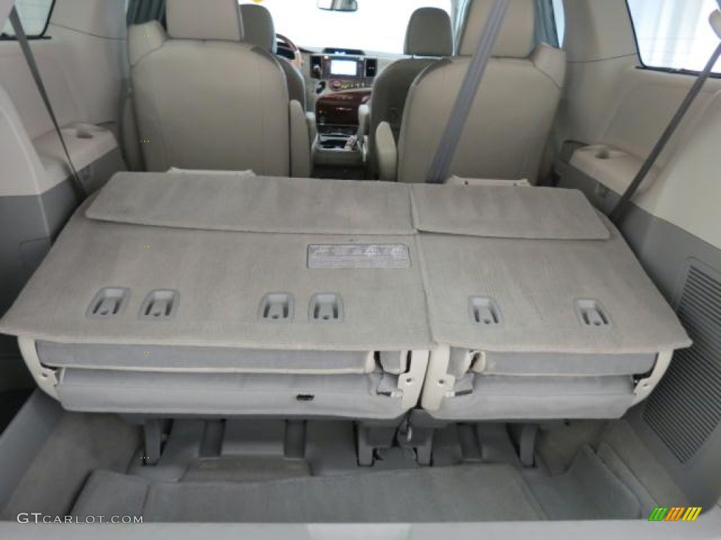 2011 Sienna XLE - Silver Sky Metallic / Light Gray photo #29