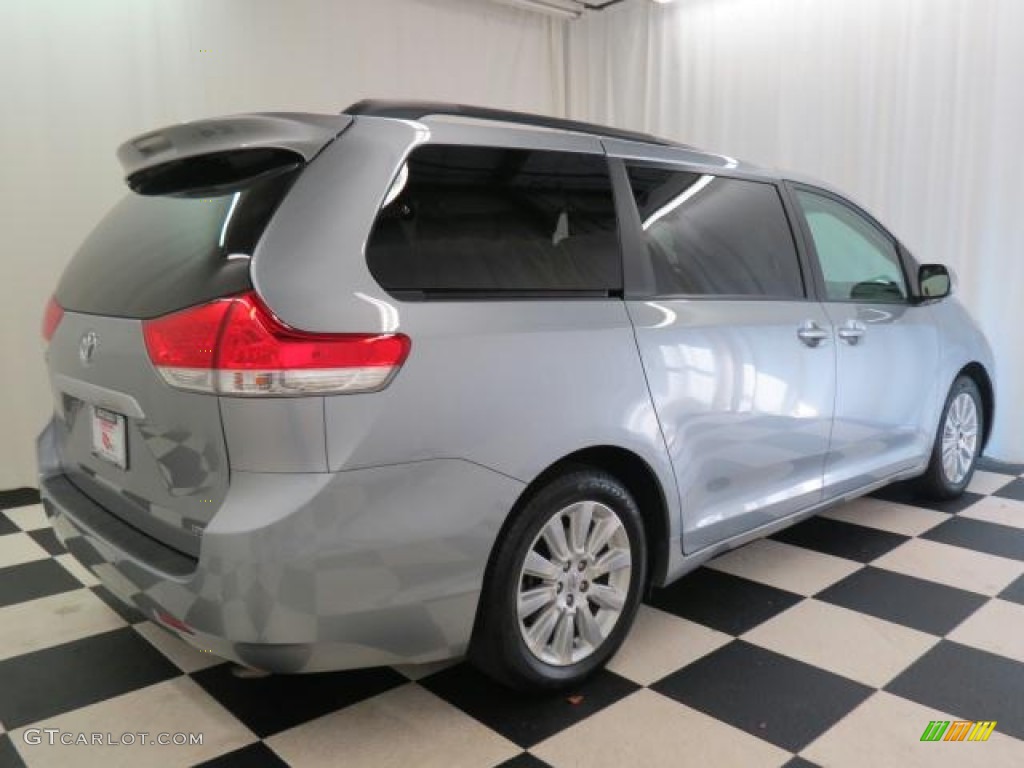 2011 Sienna XLE - Silver Sky Metallic / Light Gray photo #30
