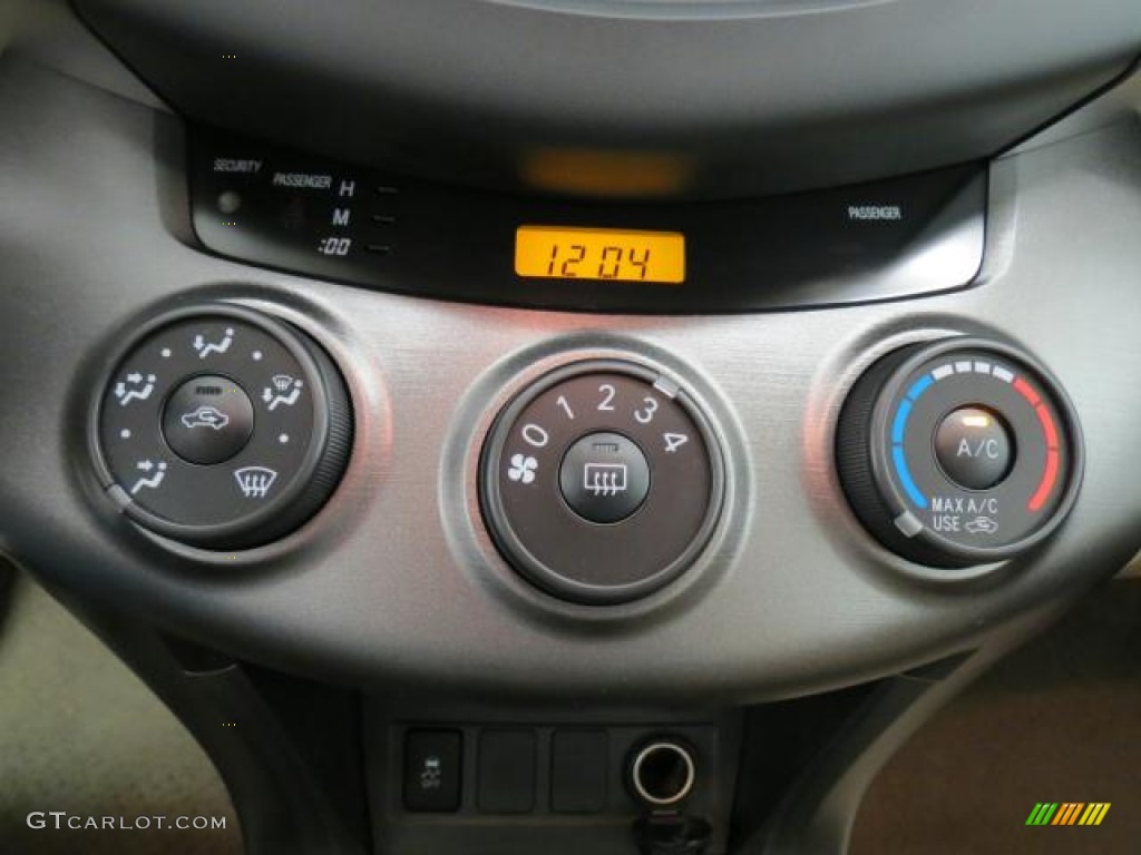 2009 Toyota RAV4 I4 Controls Photo #72073093