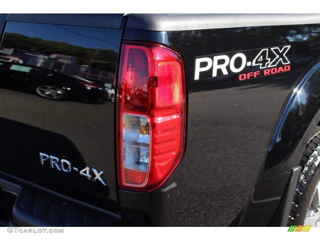 2011 Frontier Pro-4X Crew Cab 4x4 - Super Black / Pro 4X Graphite/Red photo #22