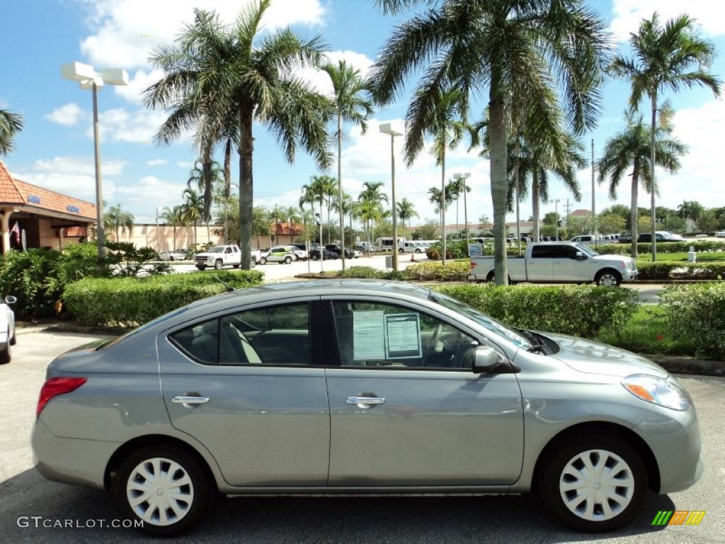 2012 Versa 1.6 SV Sedan - Magnetic Gray Metallic / Sandstone photo #5